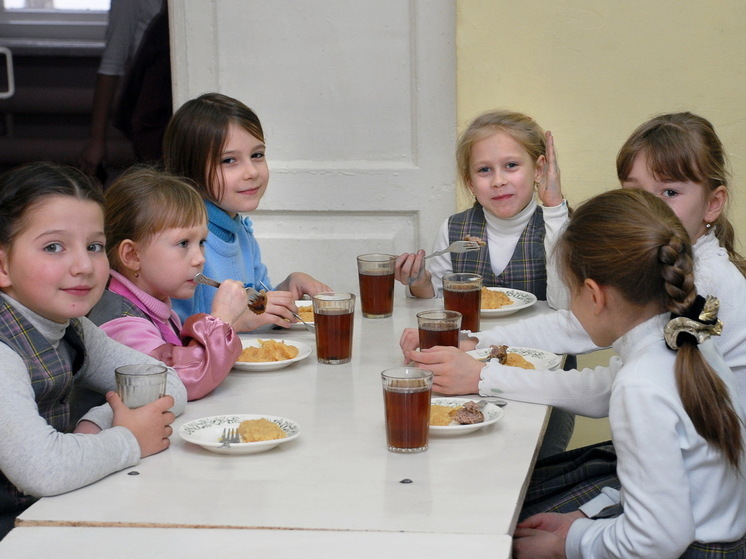 На пищеблоках 75% школ Саратовской области найдены нарушения