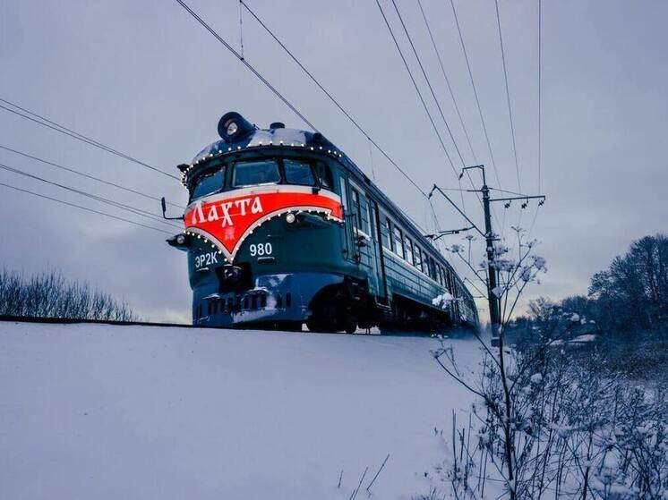 Ретропоезд «Лахта» перевёз 51 тысячу пассажиров в Петербурге и Ленобласти за год
