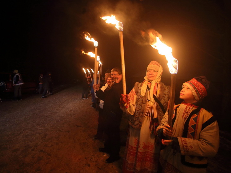 Святочное гадание рекомендовано незамужним женщинам: хороший шанс узнать больше о суженом