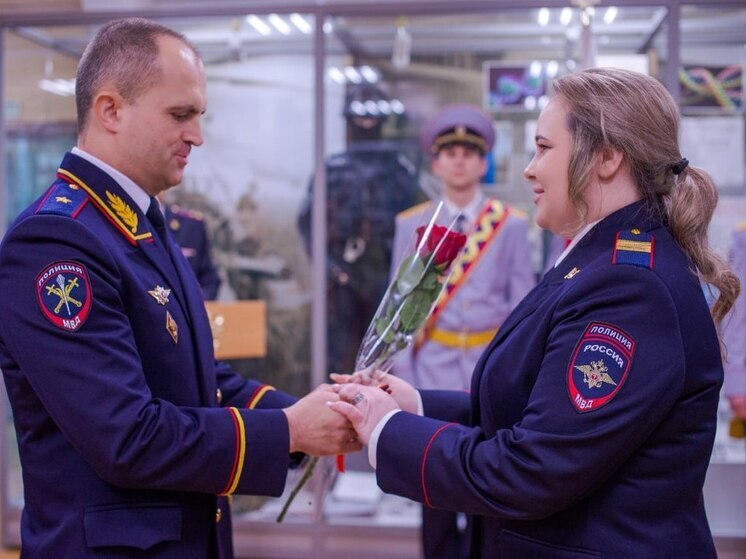 Десяти сотрудникам мурманской полиции присвоили первые офицерские звания