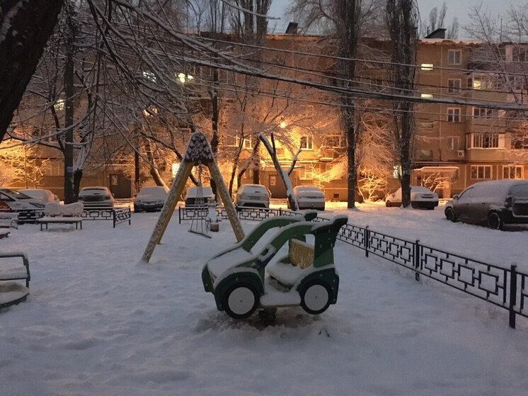 В Воронеже подростки с балкона закидали петардами прохожих