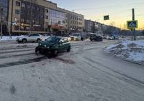 Утром 28 декабря в Горно-Алтайске произошло ДТП — минивэн врезался в легковушку