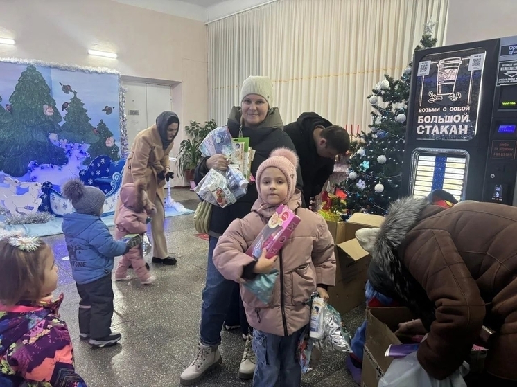 Детям Ейского района передали праздничные подарки от депутата Кузнецова и благотворительного фонда «Инициатива»