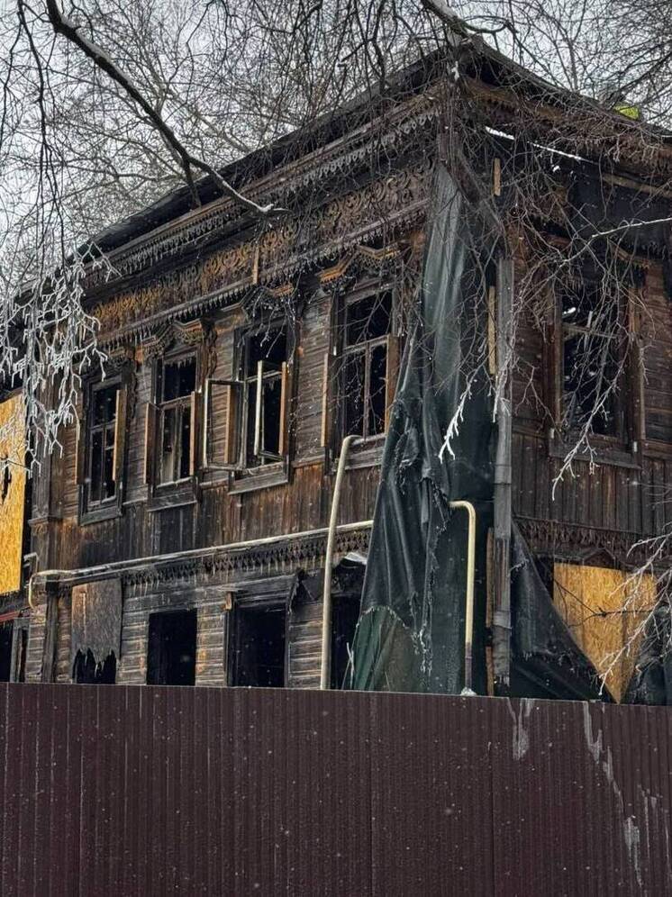 Исторический деревянный дом на улице Хади Атласи горел в Казани