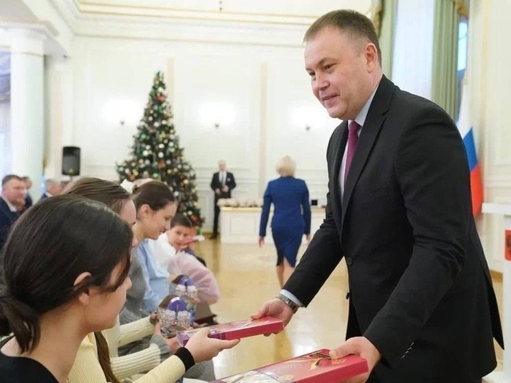 Лучших специалистов и многодетных матерей наградили в Кузбассе к Новому году