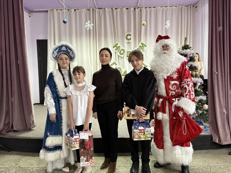 Депутат ЗСК Татьяна Очкаласова поздравила детей бойцов СВО