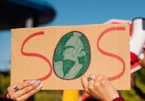 Избиратели в США связывают климатический кризис с ростом расходов, несмотря на заявления Трампа о "зеленой афере"