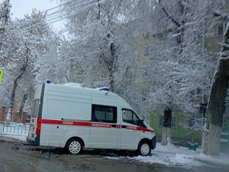 Жительница Саратовской области напала на фельдшера скорой помощи в Санкт-Петербурге