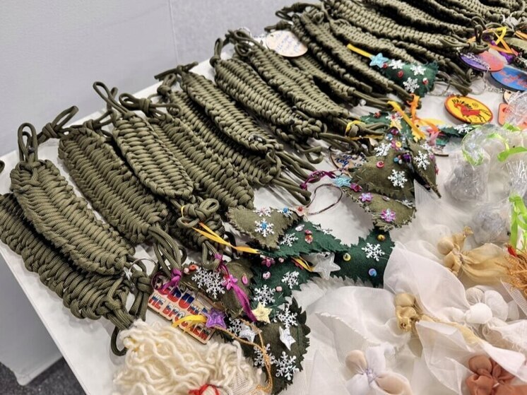 Юные иркутяне отправили на фронт новогодние посылки и письма для бойцов СВО