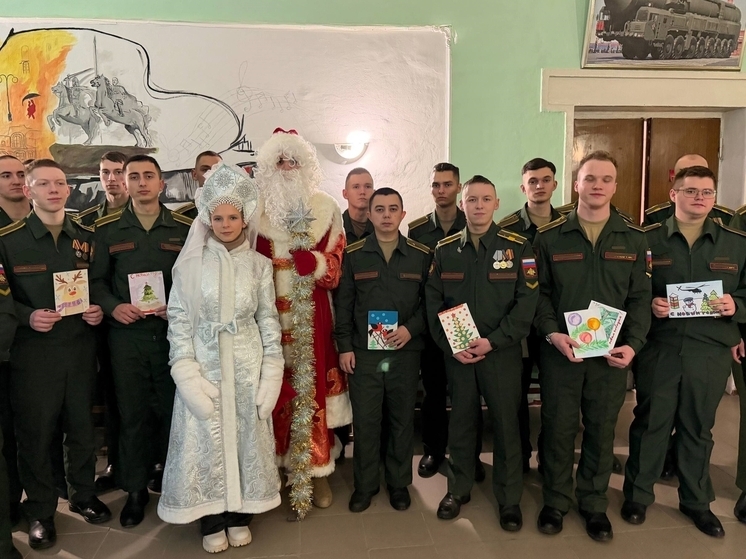 Серпуховские волонтеры поздравили спасателей и полицию