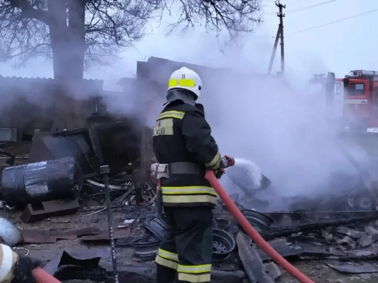 В Калмыкии горела хозпостройка