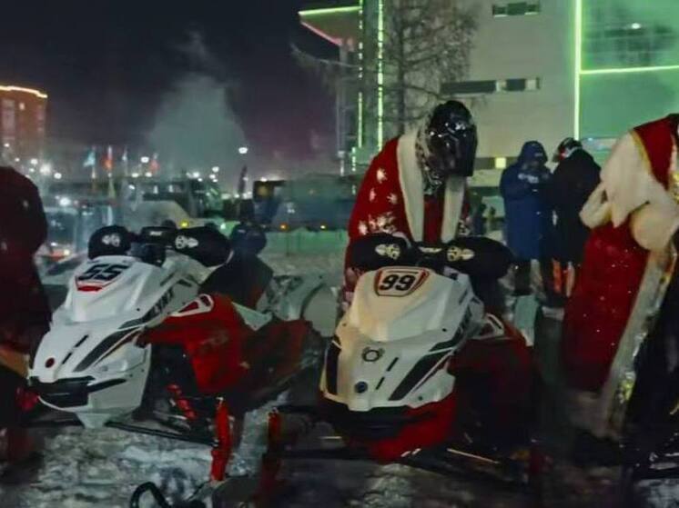 Гонщики на снегоходах покорили арктическую трассу в Новом Уренгое