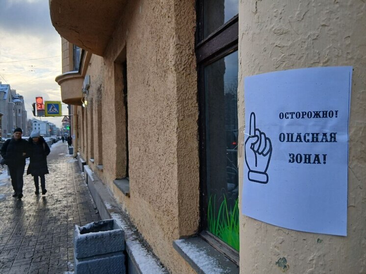 В Петербурге ужесточили меры по уборке снега во дворах и около станций метро