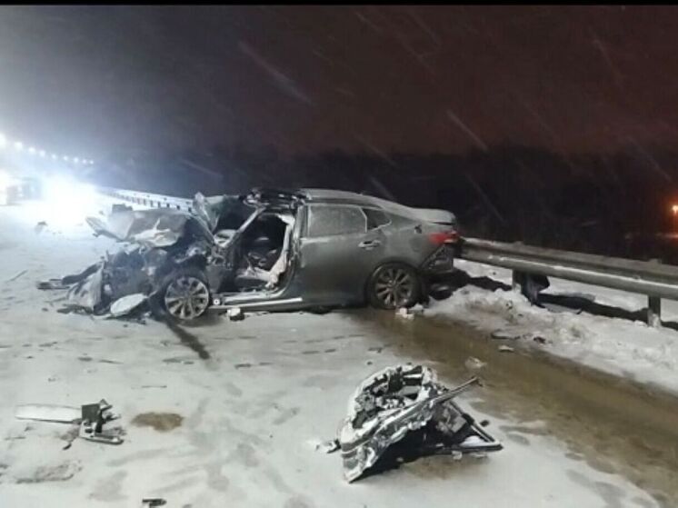 В Корочанском округе столкнулись легковушка и грузовик, есть пострадавший