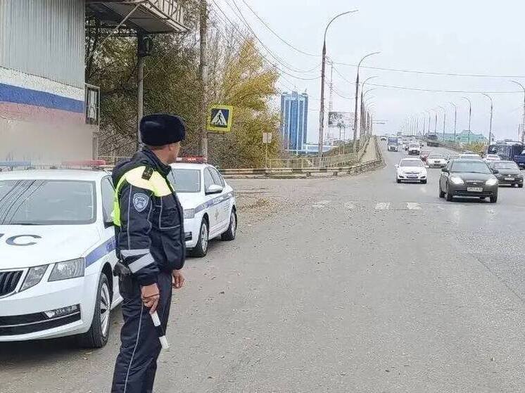 Астраханские инспекторы остановили автомобиль, перевозивший краснокнижную рыбу