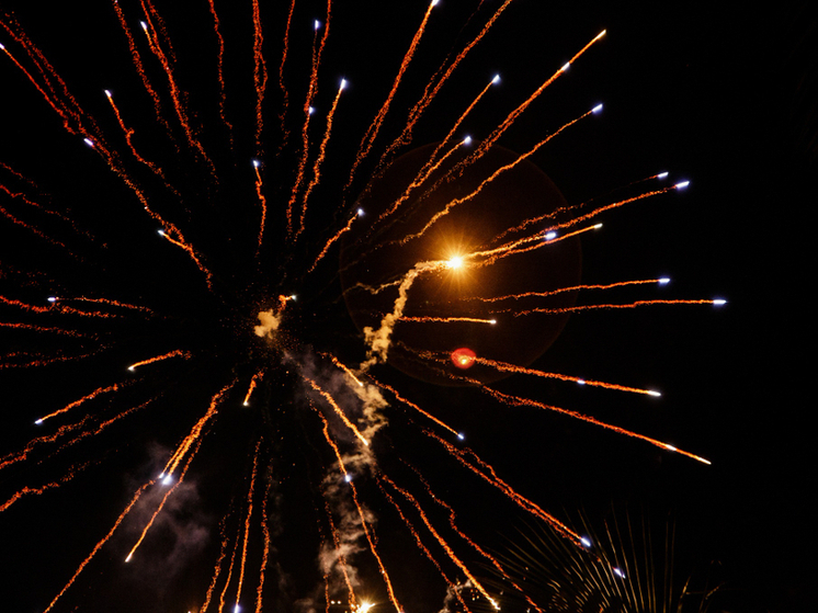 В преддверии новогодних праздников жители региона активно готовятся к торжествам, неотъемлемой частью которых для многих становится использование пиротехники