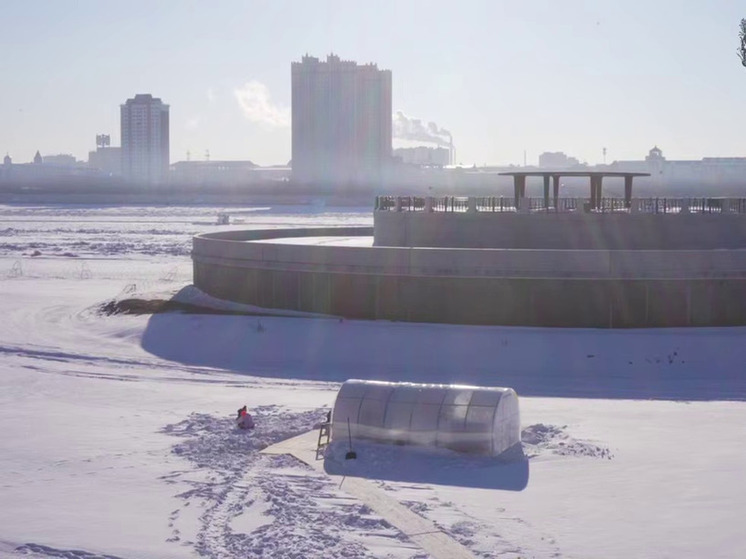 На благовещенском пляже готовится к открытию комплекс для зимнего плавания