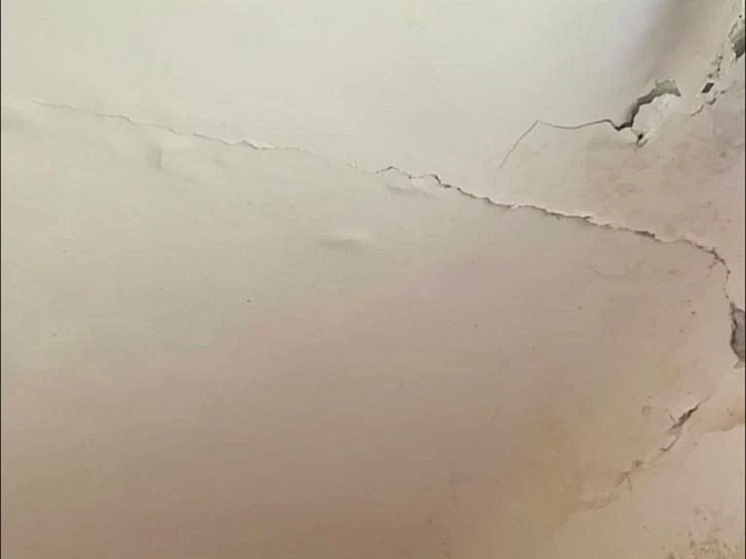 Суд обязал соседа возместить ущерб инвалиду после затопления квартиры в Узловой