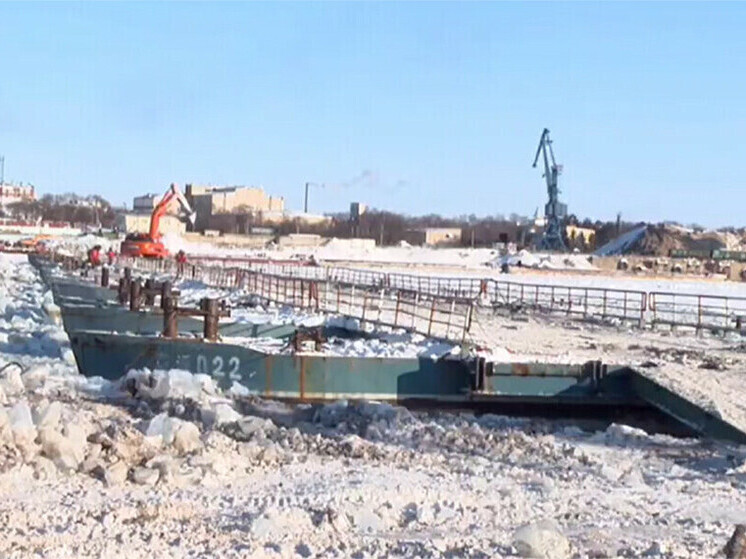 Между Благовещенском и Хэйхэ завершают установку понтонного моста
