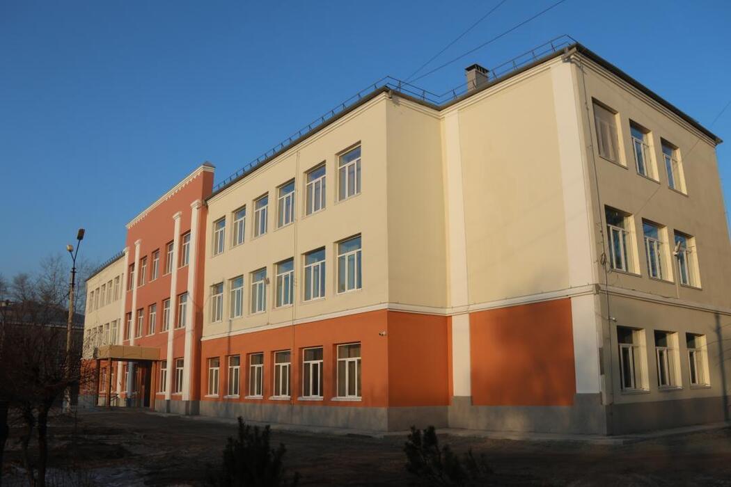 Яркая, красивая и пахнет краской: в Абакане после ремонта открыли школу №10