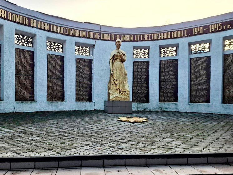 Липецкие строители восстановили мемориал советским воинам в Володарском