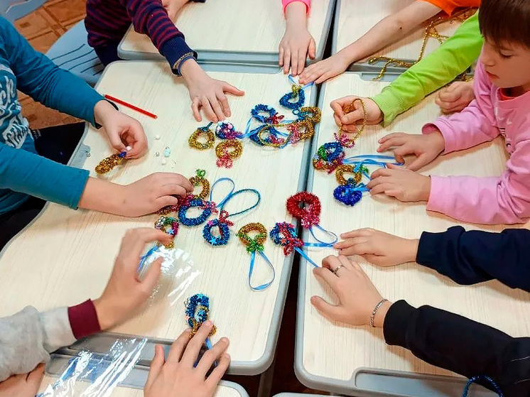 Юные липчане и луганчане обменялись новогодним настроением