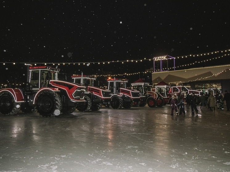 Тракторный кортеж создал новогоднее настроение в Тюмени