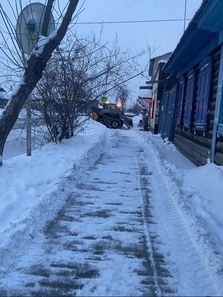 Тротуары на улице Калинина в Тюмени привели в порядок после обращения жителей