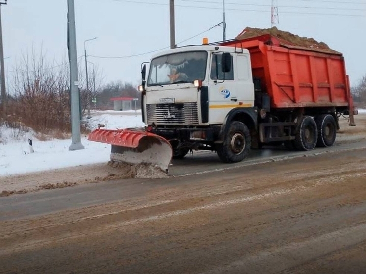 В Курской области дорожные службы ведут непрерывную борьбу со снегопадом