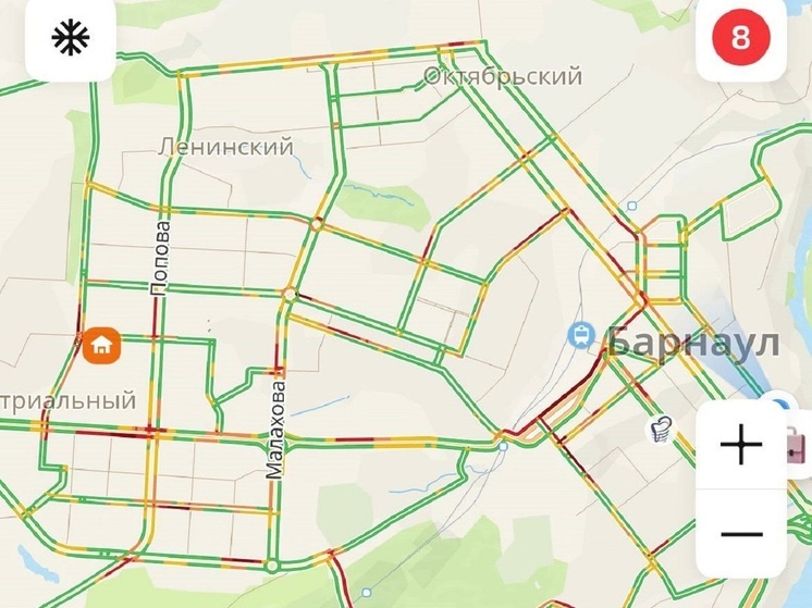 Предновогодние пробки в Барнауле в разгаре: на дорогах 8 баллов