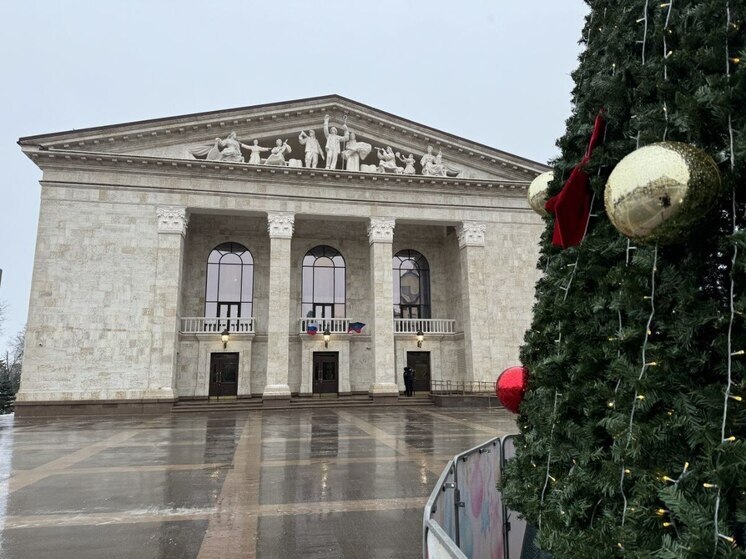 Возвращение к жизни: Мариупольский театр принял первых зрителей