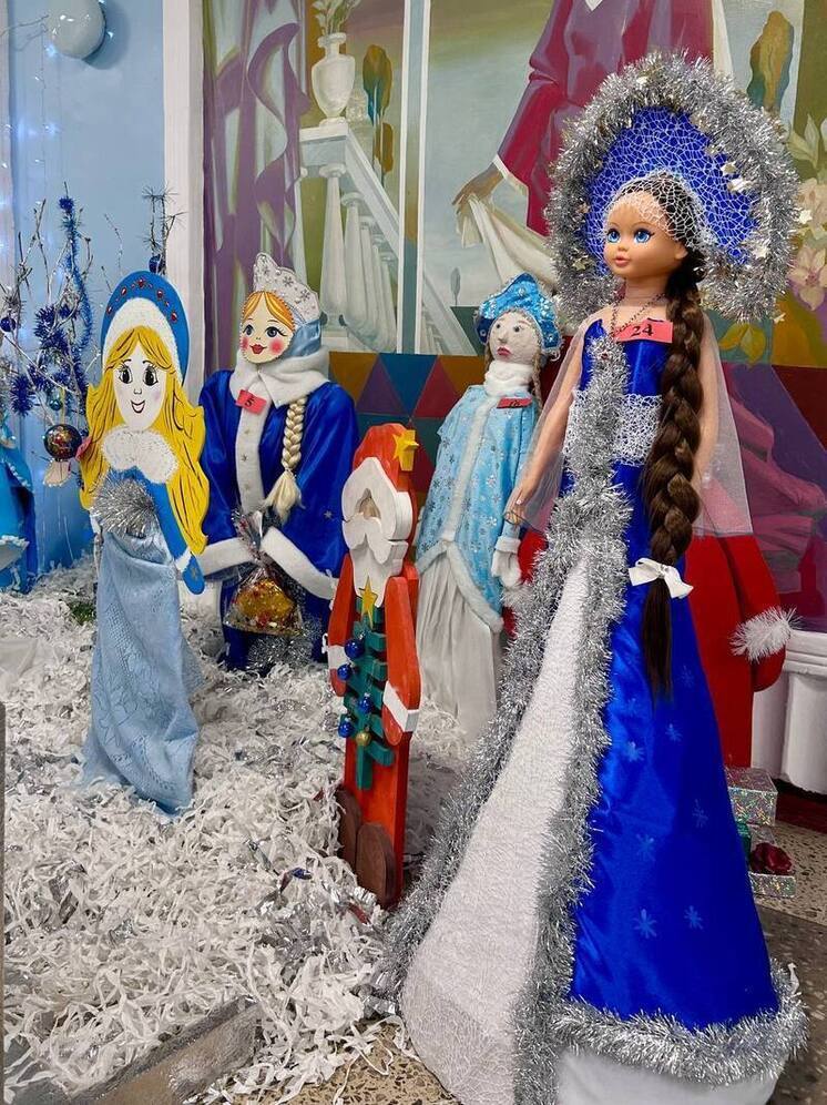 В Орле в школе №35 имени А.Г. Перелыгина проходит конкурс на лучшую поделку-Снегурочку