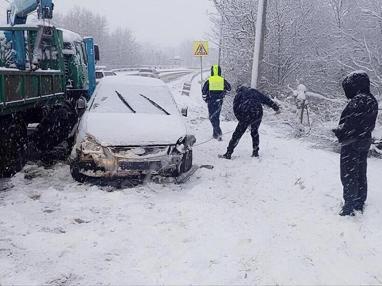 Водитель и пассажир «Приоры» погибли в ДТП во время снегопада