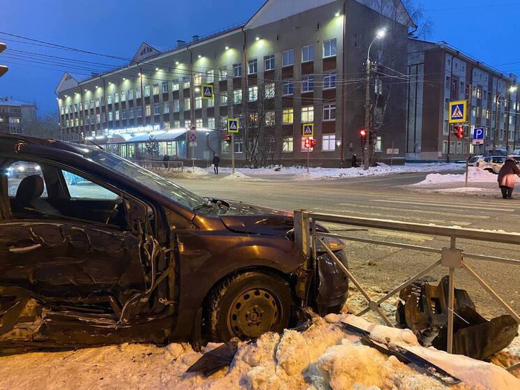 Серьёзное ДТП на Троицком в Архангельске: пострадали пешеходки