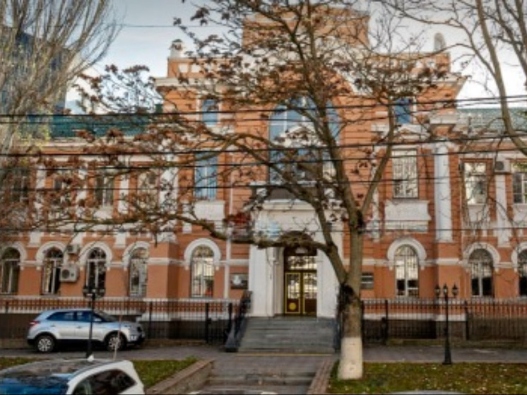 У здания бывшего окружного суда в Ростове-на-Дону появился реставратор