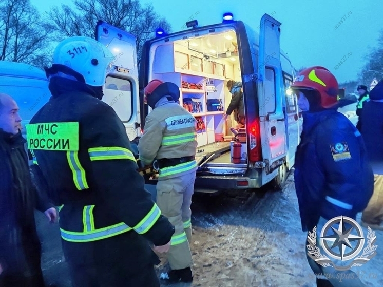 Тело погибшего в аварии на ивановской трассе вырезали из автомобиля