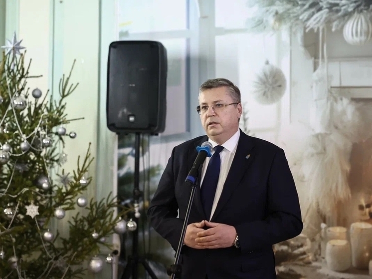 Вице-губернатор Астраханской области поздравил военнослужащих и медиков 413-го госпиталя с Новым годом