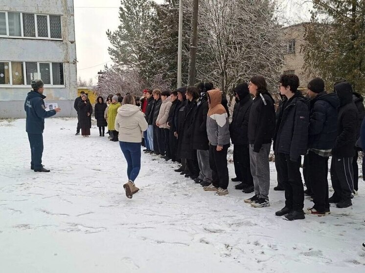 В Веневе спасатели провели уроки безопасности для школьников и взрослых