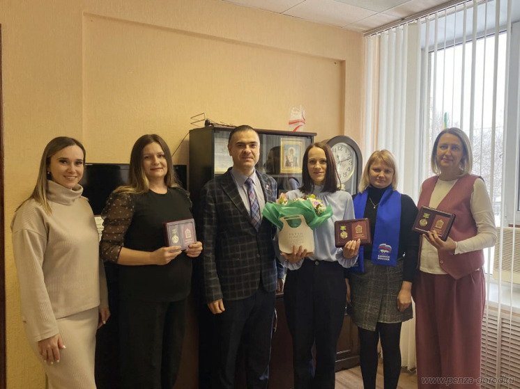 В Пензе многодетные мамы получили медали «Материнская доблесть»