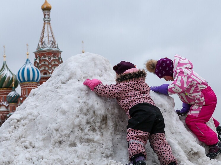Эксперты объяснили, как оградить детей от проблем без гиперопеки