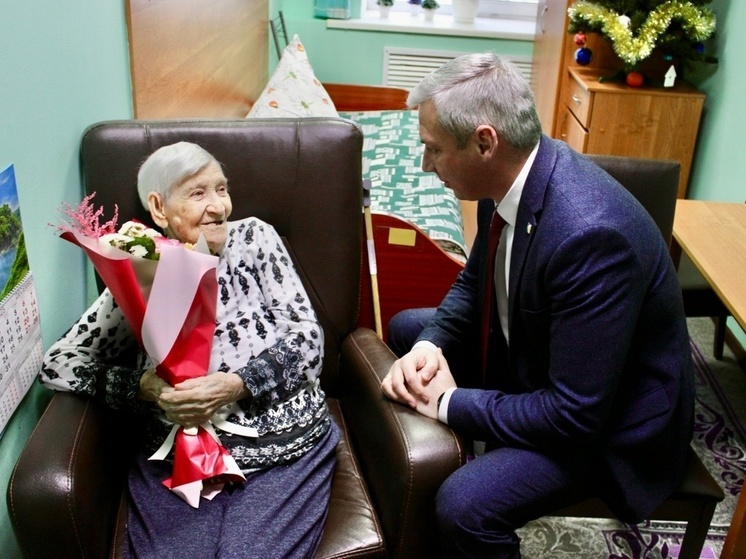 В Боровичах поздравили со 102-летием ветерана Великой Отечественной войны