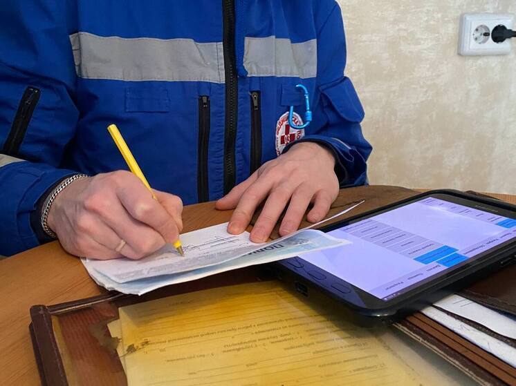 Петербурженка из ревности пырнула возлюбленного ножом в грудь