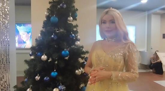 С наступающими зимними праздниками поздравляет Алена Кравец