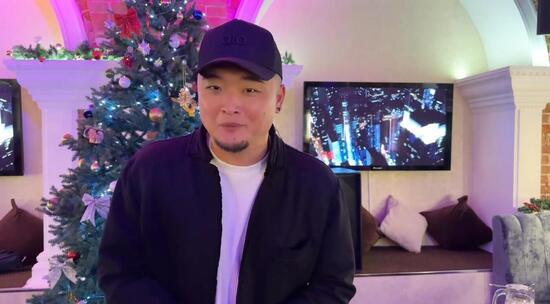 Анатолий Цой пожелал читателям "МК" отметить Новый год в кругу семьи 