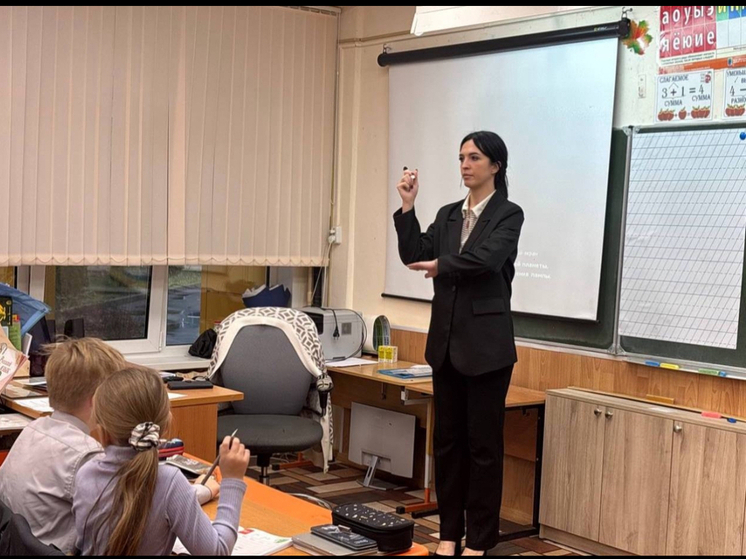 По инициативе Губернатора Василия Анохина в Смоленской области введены новые субсидии для привлечения педагогов