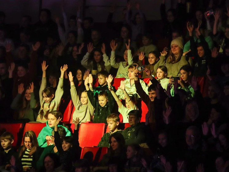 Около 800 детей из ЛНР посетили новогоднее представление в Луганском цирке