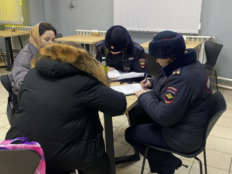 В Орле сотрудники полиции провели профилактический рейд, направленный на предотвращение продажи алкогольной продукции несовершеннолетним