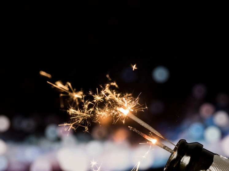 Юрист предупредил об уголовной ответственности за запуск пиротехники в подъездах и с балконов