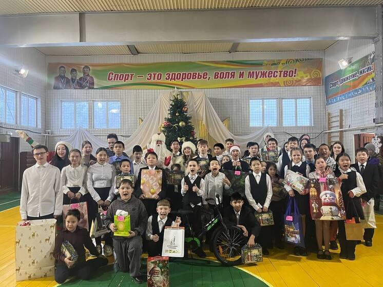 Волшебство доброты: благотворительная акция «Ёлка добра» Алмазэргиенбанка подарила праздник особенным детям