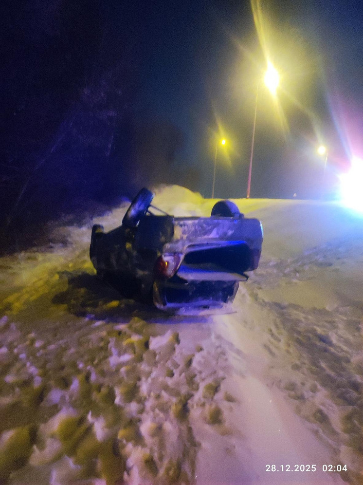 Под Орлом из-за погодных условий машина съехала в кювет и перевернулась